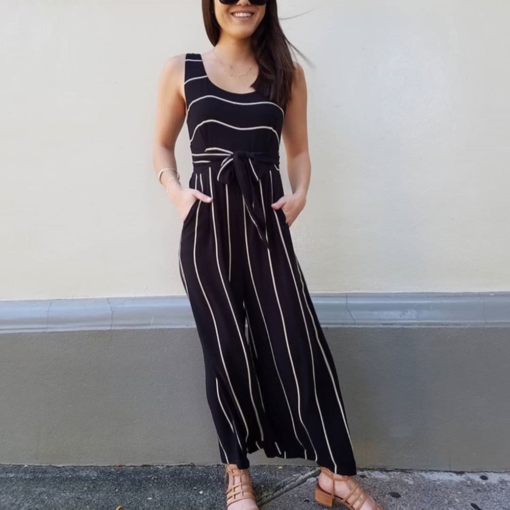 Pre owned Ava Sky black with tan line jumper. XS